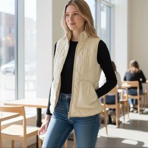 J Crew Vest Womens XS Excursion Quilted Ivory Down Puffer Outdoor Packable
